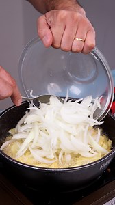 55K views · 564 reactions | Si vous avez des pommes de terre et des oignons chez vous, préparez cette délicieuse recette | Recettes Apprenez | Facebook