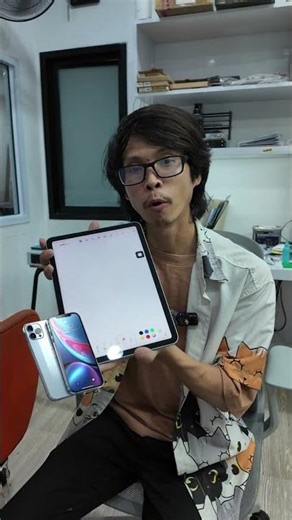 iPad Air 4 with a shattered screen, but the touch function still works normally. This case allows...