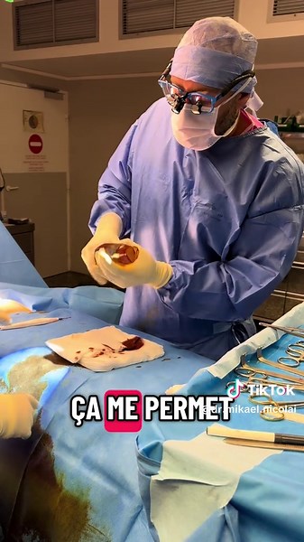 Augmentation mammaire par implants et plages cicatricielles