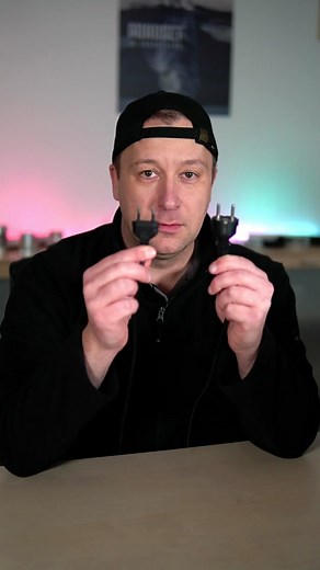 Kennst du den Unterschied? #stecker #zerspanungsmechaniker #zerspanung #schukostecker #eurostecker #spannungsabfall