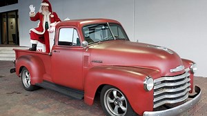 Auto Dealers Association "revs up" toy donations