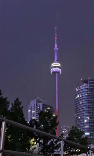 Lightning Strikes the CN Tower – Toronto Storm