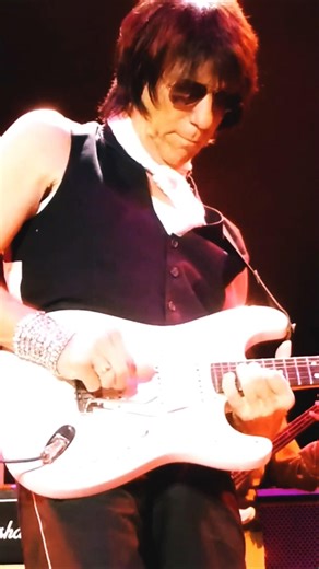 Little Wing #jeffbeck #littlewing #jimihendrix #guitarsolo #guitarlegends #livemusic #frontrowpov