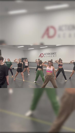 16/U Troupe Dazzles with Exciting Dance Routine