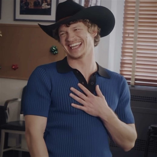 #CONNORSTORRIE i’m so proud of him this was literally one of the best snl episodes ever i just love connor storrie sm #heatedrivalry #snl #connorstorrieedit #ilyarozanov