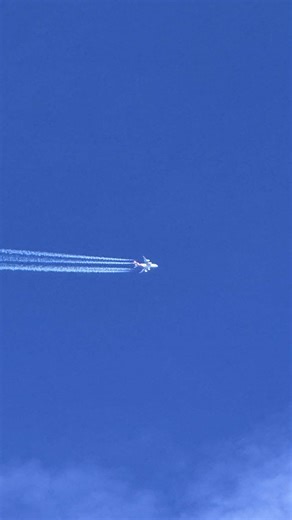 Rare Qantas A380 Flight Overhead