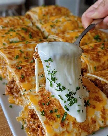 21K views · 123 reactions | "My neighbor old lady made this once and I couldn’t stop eating it. I was out of control. If I make it, it will be gone in no time, so I don’t dare. There is just something so good about this!"" ...... Fυll ᖇecίpe in Coʍmеոτ " | Old fashioned recipe | Facebook