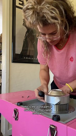 It’s actually not hard at all, I just like to complain sometimes. #cottoncandy #floof #floofcake #cottoncandymachine