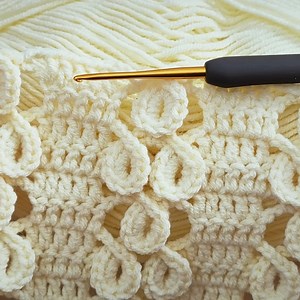 easy crochet baby blanket for beginners #crochet #crochetbabyblanket #babyblanket | Knitting & Crochet World