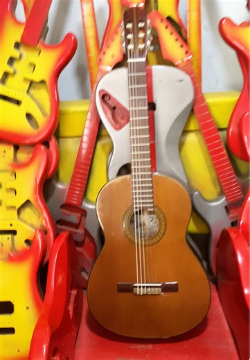 Classical guitarလေးအားပေးသွားတာကျေးဇူးပါရှင့်🎉🧡 #yadanarminminmusicalinstruments #yadanarminminpianoshowroom #minminguitar #fyp #viral #guitar #music