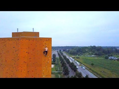 Daredevil, 18, scales tallest freestanding climbing wall without ropes, harness - in 15 minutes