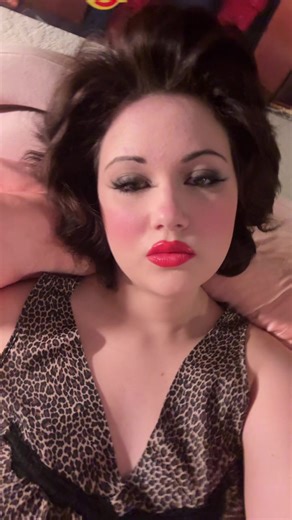 Bed rotting because I’m sick but making it glamorous | bed rotting