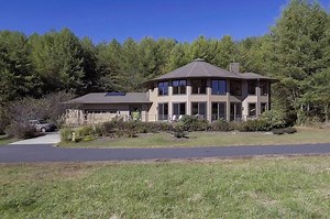 Deltec roundish prefab homes can survive hurricanes