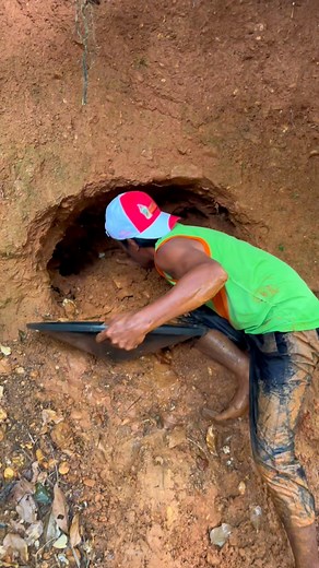 187K views · 1.5K reactions | Gold mining on river banks is full of challenges #goldmining #goldpanning #goldhunting #challenges #goldriver #gold | Nepri Andries Tambang Emas | Facebook