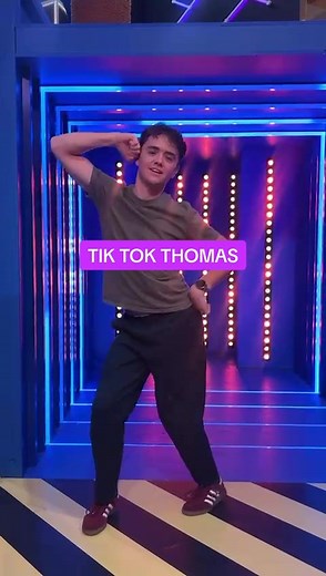 Pas op Gert, hier is onze Tik Tok Thomas!🤳🕺 #hallokroket #ketnetopvrtmax #tiktoktobias