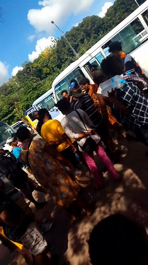 #Bus 17 Operators in Port Moresby Go on Strike After Attack on Driver and Crew Thursday November 6, 2025 PUBLIC Motor Vehicle (PMV) operators serving the Bus 17 route in Port Moresby have gone on strike today following the alleged assault of a driver and his crew by City Wardens yesterday afternoon. According to reports, the incident occurred when the driver and his crew were confronted and attacked by the wardens under unclear circumstances. Both victims sustained injuries and were rushed to ho