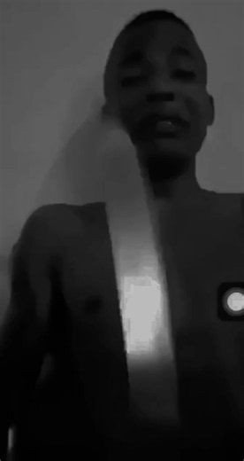 Você existe ou é inexistente mas acha que existe por ter a consciência de achar que existe ? se o que te faz existir é a consciência quando você deixa de ter a consciência e de pessoas que tem a consciência sobre você você deixaria de existir ? o que define a existência ? você já existia antes de nascer de alguma forma ou só veio a existir depois de nascer ? você vai deixar de existir da mesma forma que antes de nascer você não existia ? o que define ou o que trás a existência de existir ? o que