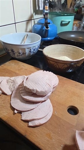 Schabowy z mortadeli modny cały rok! Jedzenie jak w PRL. #prl #history #metaldetecting #humor #hobby | Odkrywca Historii