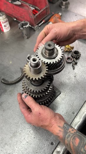 EMPI on Instagram: "Love watching a skilled craftsman assembling a fresh transaxle? If you love the snick and click sounds of precision parts coming together to transmit horsepower then you gotta watch the hands of Rick Wright of The Wright Gearbox doing his thing right now and right here! @wright_gearbox  朗 #asmr #vw #transaxle #vwtransaxle #vwbug #vwbus #aircooled #offroad #racing #craftsman"