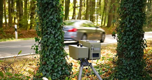 Blitzerwarner in Google Maps aktivieren: Ist der Trick erlaubt oder droht Bußgeld?