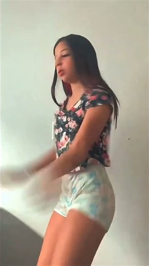 menina dançando funk zangi