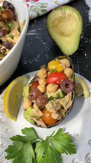 10-Minute Mediterranean Tuna Salad (No Mayo!)