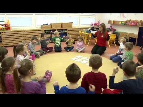 Children are learning English with Wow!.