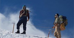 Beyond the Edge · Film 2014 · Trailer · Kritik