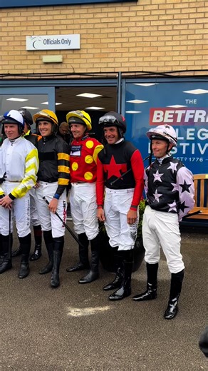 🏆 A legend strikes again! Shazani ridden by Gary Bardwell takes victory in the Betfred Leger Legends Race! 🎉👏 #BetfredLegerLegends #BetfredStLegerFestival #doncasterraces | Doncaster Racecourse