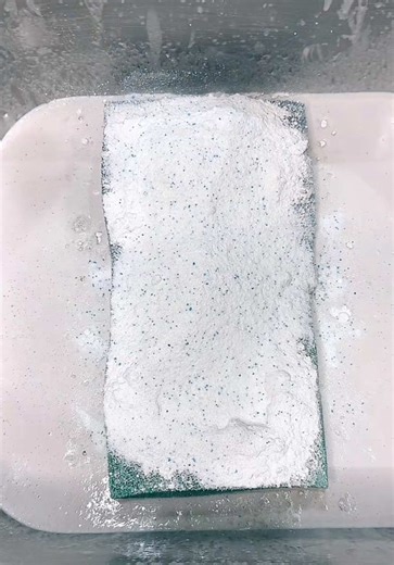 1/3 Roma and comet ☄️🤍 @vmcleans #laundryoverload #sinkoverloadasmr #cleantok #laundrytok #spongesqueezing