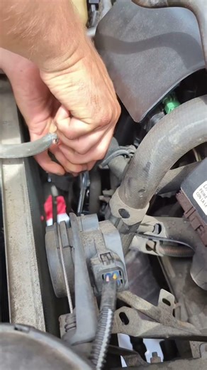 DIY maintenance on the farmers Peugeot #mechanic #repair #peugeot #car #maintenance #oil #diy #farm