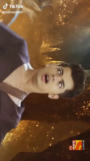 Aladdin kiss Yasmine 💋#foryou #explorepage #explore #sidneet #viralreels #viral #trending #avneetians