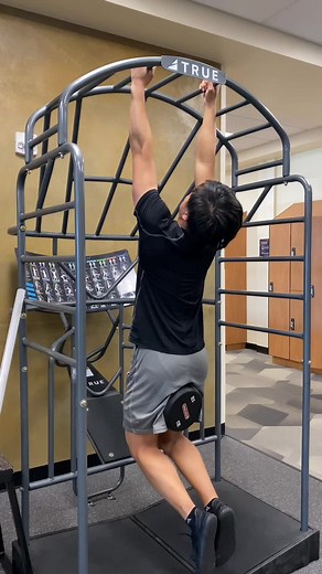 BEGINNERS START USING THESE PROGRESSIONS TO GET STRONGER FOR YOUR PULL UPS These are great to do to strengthen all the key muscles like the lats and rhomboids to get your first pull up! Make sure to keep pushing yourself and be consistent with this calisthenics training! #calisthenics #calisthenicmovement #calisthenicsworkout #gym #howtopullup #firstpullup #pullup #pullups #backworkout #bodyweightworkout