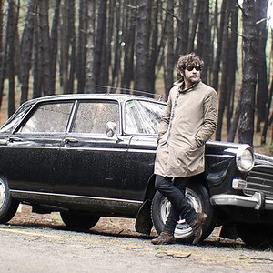 Quique González: Best songs, Albums and Concerts - Mozaart