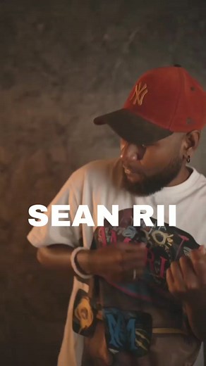 Lyrics Art. 🎧Sapu cinta by Sean Rii bahasa Indonesia🇮🇩💯 Dialog ini berasal dari Papua dan Papua Barat bahasa lokal sehari hari🙌 Masyarakat Papua dan west Papua thank semoga terhibur❤️👌 #translation #lyrics #seanRii #sapucinta #by #ombob25 #fyp #rells | Om Bob'dualima