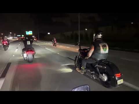 Calm and collective group ride to ‘bike night’ | 904 motorcycle meets