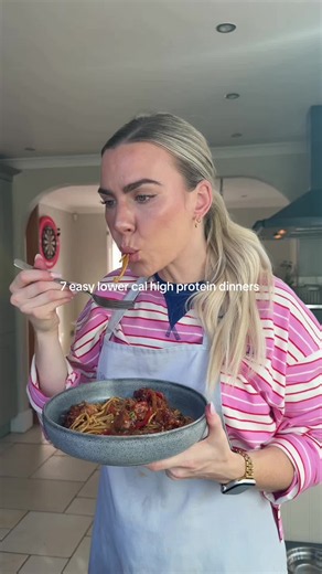 7 easy lower calorie, high protein dinners that make losing weight feel so much easier 🤌🏼 These are the kind of meals helping me stay on track without ever feeling like I’m eating “diet food” 💞 proper tasty, filling dinners over here only 💅🏼 On the menu: ⬇️ 🥧 Creamy chicken, bacon, leek pie 🍔 Beef cheeseburger loaded nachos 🍜 Crispy honey soy chicken noodles 🥓 Cheesy ranch chicken bacon gnocchi 🍠 Caramelised bbq sweet potato 🍚 Chicken curry fried rice 🍔 Garlic butter bbq sliders Some