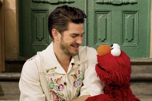 Andrew Garfield gets emotional with Elmo about his mom's death