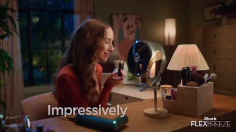 Shark FlexBreeze - Indoor & Outdoor Fan, Corded and Cordless, 2-in-1 Oscillating Pedestal and Tabletop, Up to 24-Hr Battery, FA202