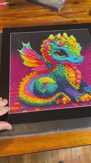 Need a fun way to display you Diamond art and be able to easily switch it out with a new one? #crafts #diamondpainting #diamondart #rhinestones #displayframe