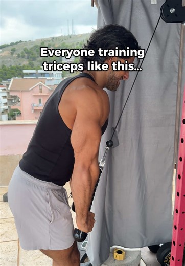 Everyone trains triceps with rope pushdowns, cable extensions, skull crushers… But there’s a part of your triceps you’ve probably ignored your entire lifting career The medial head It sits deep under the long and lateral heads, it stabilizes your elbow on every single press, and if it’s weak, your elbows will remind you That nagging ache, that tendonitis, that feeling you “just have bad elbows” Close-grip bench press fixes that Now the medial head has to stabilize and extend under serious weight