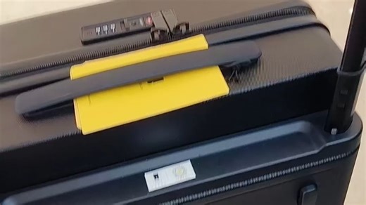 这个行李箱绝了，超能装！宽拉杆、静音轮、甚至还有防丢码，不仅设计上用心，颜值更是没得说！经常旅行的朋友千万不要错过！#地平线8号#地平线8号大旅行家系列行李箱_哔哩哔哩_bilibili