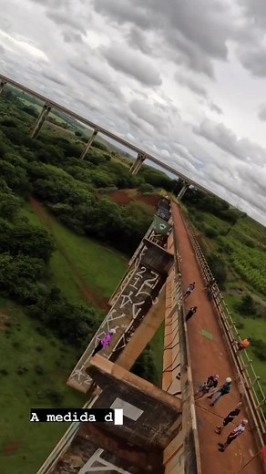 🚨 PIRACICABA! A adrenalina que você sempre quis tá do lado aí! 📍 A menos de 40 min da cidade, a Ponte do Esqueleto te espera! 📅 Dia 30 novembro / 14 Dezembro 28 Dezembro – Domingo insano de Rope Jump! 🌉 30 metros de adrenalina segurança garantida pela Alta Queda! ⚡ Supera o medo, sente a liberdade e vem com a gente viver uma das experiências mais emocionantes da sua vida! ❗ VAGAS LIMITADAS 🎟️ Reserve agora e garanta condições especiais antecipadas! 📲 Chama no Whats: (19) 98846-4653 🔗 Ou c