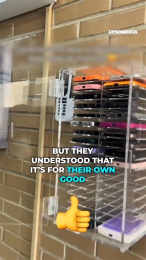 81K views · 800 reactions | They were unable to control the use of social networks in the classroom until they came up with an extreme solution. Credits: Geneochoo Tik Tok: https://www.tiktok.com/@geneochoo | Positive | Facebook