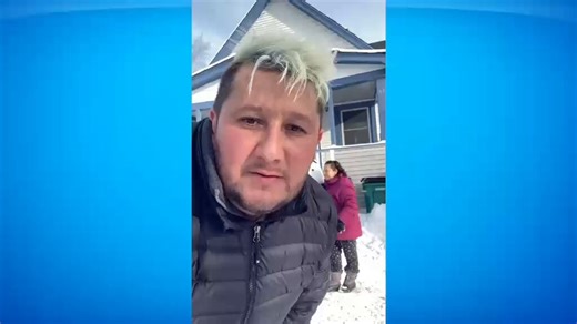 No hubo error, el man pidió asilo en USA como muchos lo hacen por mero interés, como se supone que su vida "corre riesgo" en Colombia pos lo mandaron para otro país. Eso les pasa por abusar y mal usar ese status.