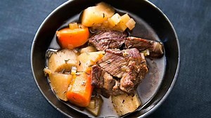 Slow Cooker Guinness Beef Stew-- the molasses flavor of dark beer adds a depth of flavor to this stew of beef chuck roast and root veggies! http://www.simplyrecipes.com/recipes/slow_cooker_guinness_stew/ | Simply Recipes