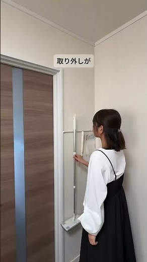 セリアの神フック！掃除用品も落ちない収納アイデア✨