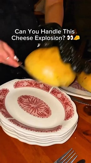 Fresh out of the oven and straight to your cravings. | Chicago Pizza & Oven Grinder Co.