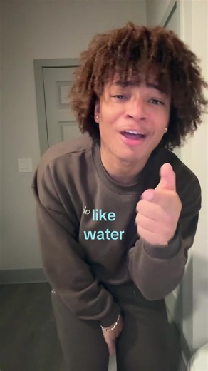 cam 🦸🏼 (@camfant)’s video of water makeup transition