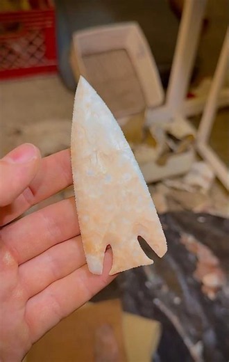 Coral “Lost Lake” arrowhead! 🪸🐠 #flintknapping